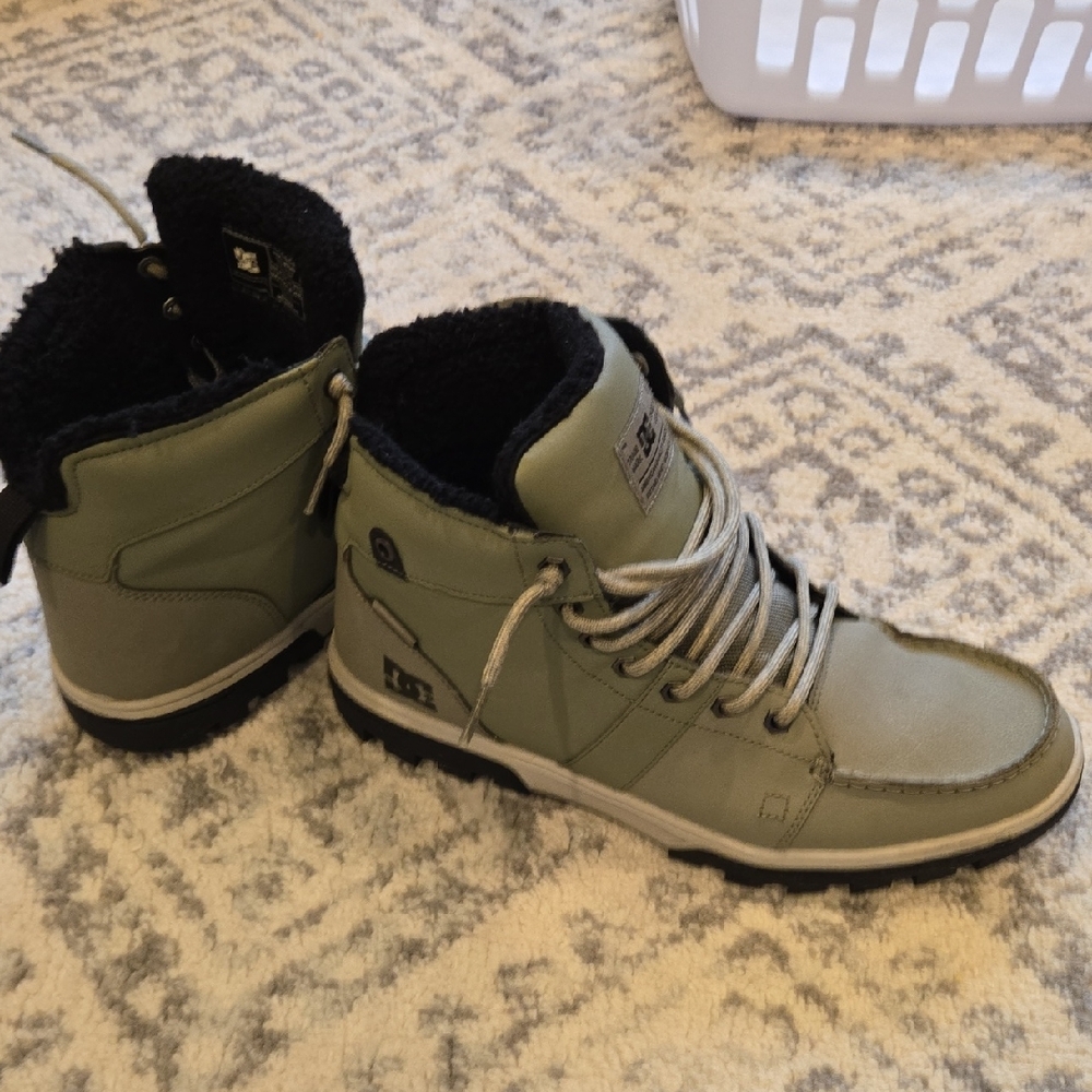 DC Woodland Men's Winter High Top Shoes Insulated And Waterproof!